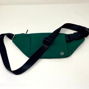 LULULEMON MULTI-POCKET BELT BAG